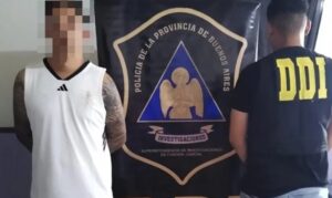 Lee más sobre el artículo Burzaco: Había robado 200 cajas de fernet y lo atraparon jugando un partido de fútbol