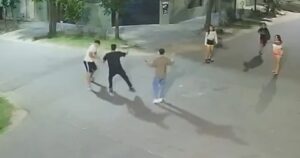 Lee más sobre el artículo Tremenda pelea callejera en Lomas de Zamora: un joven quedó desmayado