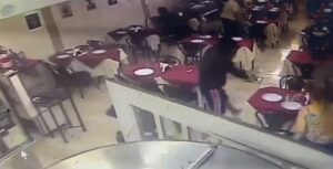 Lee más sobre el artículo Violento robo en un bodegón de San Justo: le apuntaron a chico de 11 años
