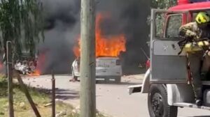 Lee más sobre el artículo Violencia en Cañuelas: incendiaron dos patrulleros tras un crimen