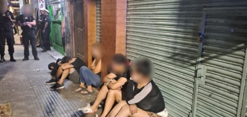 En este momento estás viendo Incautaron más de 600 dosis de cocaína en un maxikiosco y una pensión trucha en Constitución