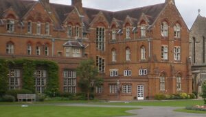 Lee más sobre el artículo El Gobierno nacional pide explicaciones  por presunto «adoctrinamiento” en un colegio bonaerense