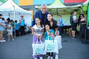 Lee más sobre el artículo Avellaneda: Ferraresi entregó kits “De Punta En Blanco” en el Parque La Estación