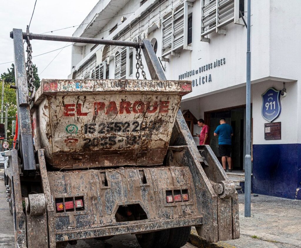 Lee más sobre el artículo Secuestran un camión que arrojaba residuos en espacios públicos de Burzaco