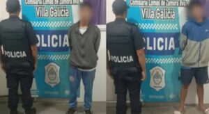 Lee más sobre el artículo Banfield: Detienen a dos motochorros armados tras una persecución