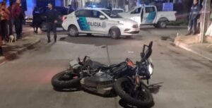 Lee más sobre el artículo Le dieron seis balazos a un policía para robarle la moto en Avellaneda: está internado