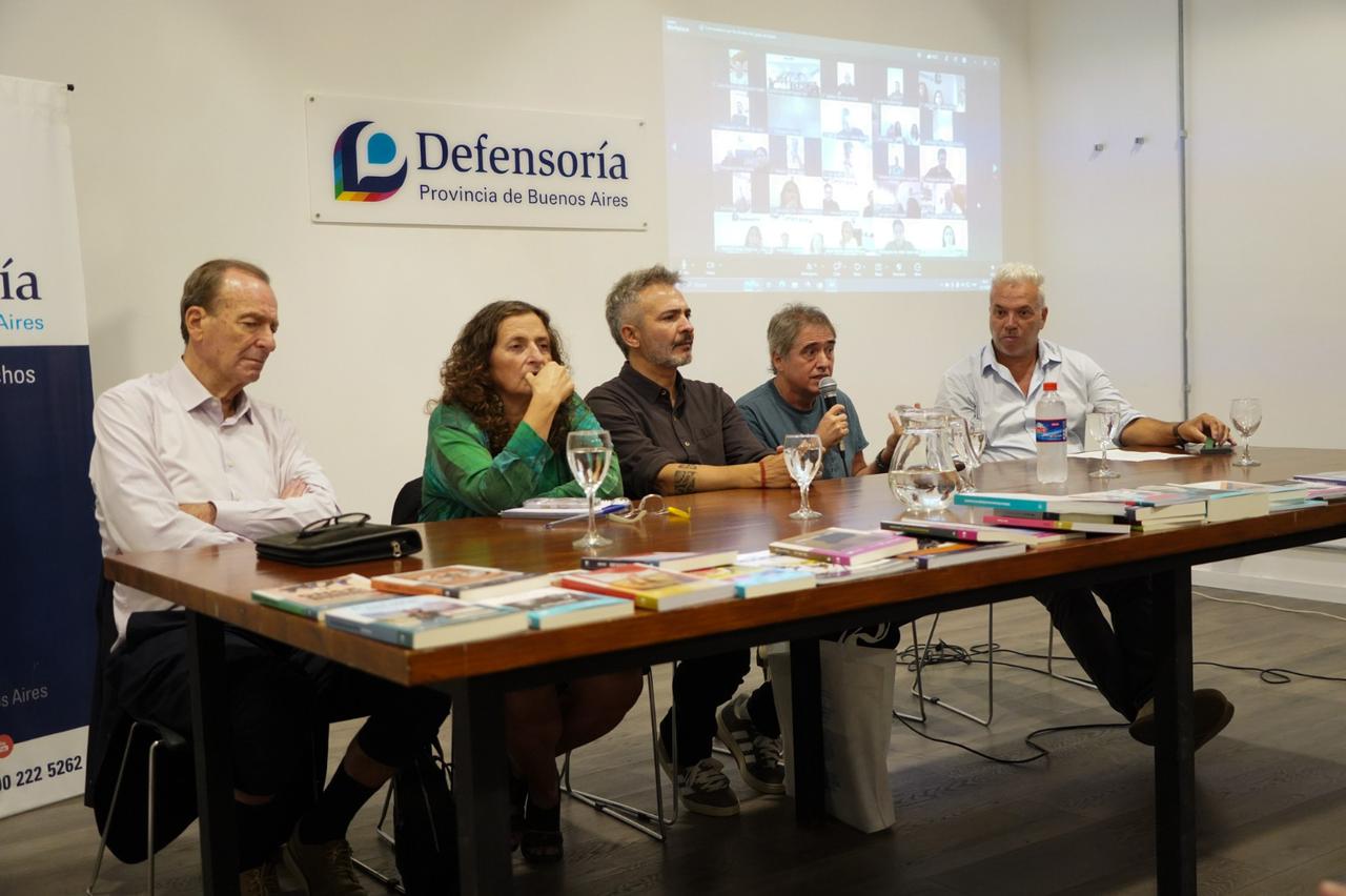 En este momento estás viendo A 50 años del golpe, la Defensoría del Pueblo inauguró un espacio de Libros por la Memoria
