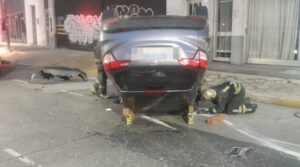 Lee más sobre el artículo Tremendo vuelco en Lomas: tres jóvenes heridos