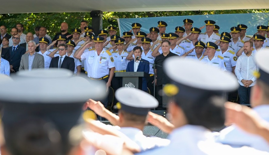 En este momento estás viendo Kicillof encabezó el acto de egreso de 1.547 oficiales de la Policía provincial