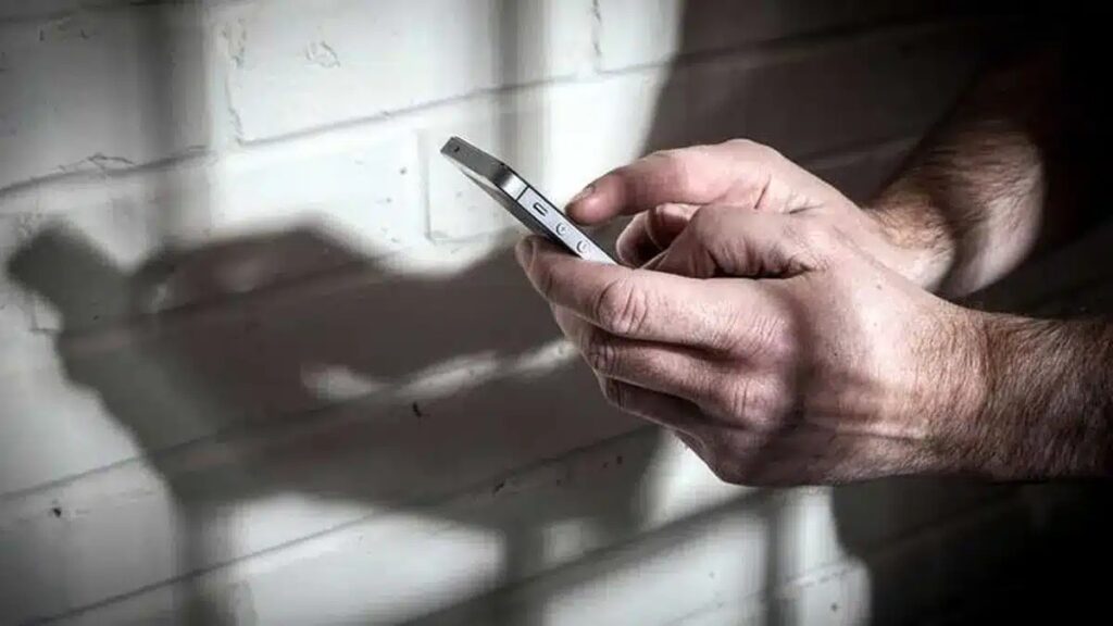Lee más sobre el artículo Se suman proyectos para prohibir los celulares en cárceles bonaerenses