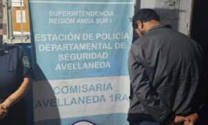 Lee más sobre el artículo Detuvieron a un joven acusado de apuñalar y matar a su tío en Avellaneda