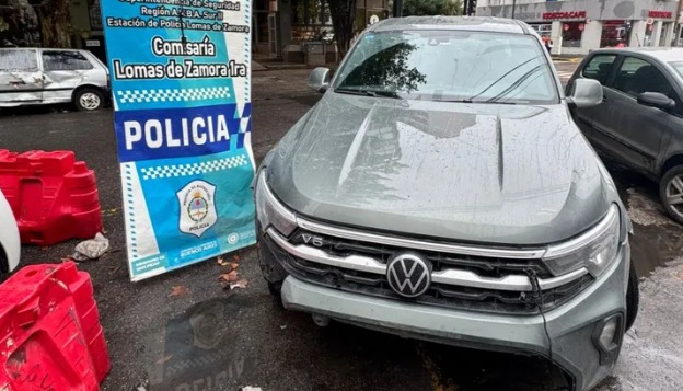 En este momento estás viendo Tres delincuentes cayeron en Lanús tras robar una camioneta en Lomas