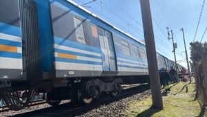 Lee más sobre el artículo Milagro en Burzaco: intentó cruzar las vías en bicicleta y fue atropellado por el tren