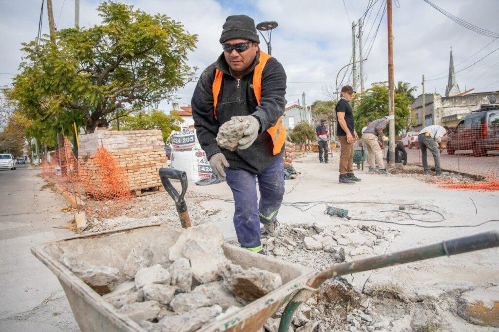 Avanzan las obras de construcción de dos plazoletas en Escalada