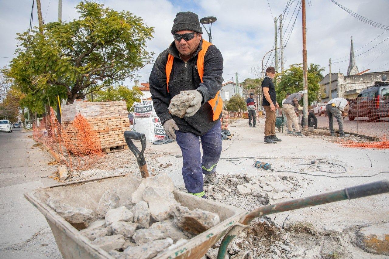 En este momento estás viendo Avanzan las obras de construcción de dos plazoletas en Escalada