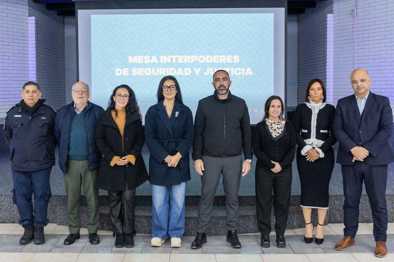 En este momento estás viendo Lanús puso en marcha la Mesa Interpoderes para acelerar los tiempos de respuesta ante el delito