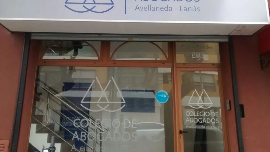 Lee más sobre el artículo Hallan un micrófono oculto en el Colegio de Avellaneda-Lanús