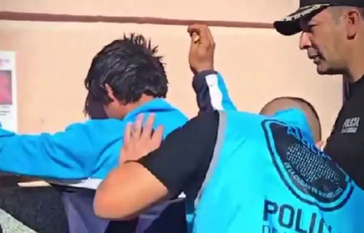 En este momento estás viendo Polémica por un video de la Policía de la Ciudad contra un vecino de Temperley: “No tiene que venir acá”