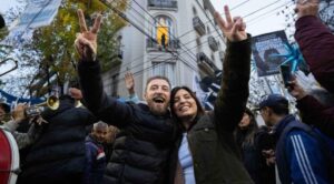 Lee más sobre el artículo El peronismo de Lomas se movilizó en apoyo a Cristina Kirchner