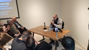 Lee más sobre el artículo Con críticas a la Corte, Zaffaroni brindó una charla en la AJB Quilmes