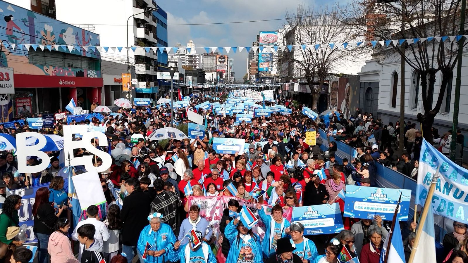 En este momento estás viendo Miles de vecinos celebraron Lomas por la Patria en Comunidad