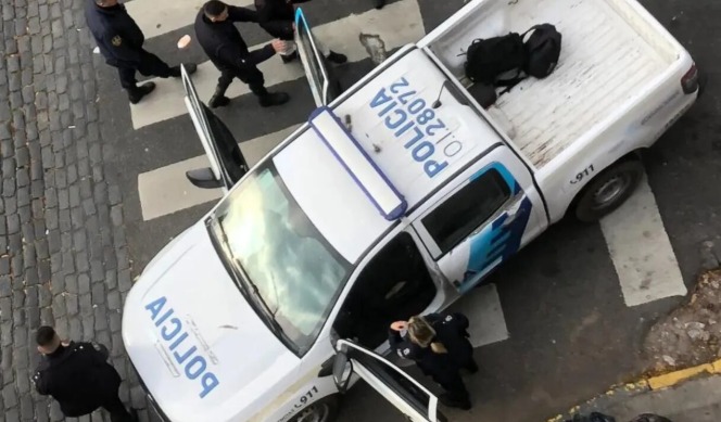 En este momento estás viendo Trepó el paredón porque su amiga no tenía llaves, el hermano lo confundió con un ladrón y lo atacó a balazos