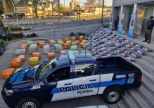 Lee más sobre el artículo Echeverría: incautaron 450 bultos de ropa traída de contrabando