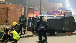 Lee más sobre el artículo Dos heridos tras espectacular vuelco de un auto en Claypole