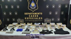 Lee más sobre el artículo Policías, penitenciarios y presos: la banda de la cárcel de Lomas que extorsionaba por un sitio web