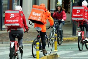 Lee más sobre el artículo Qué dice la ley de Kicillof para regular las apps de delivery y viajes