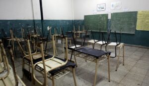 Lee más sobre el artículo Alto acatamiento con escuelas cerradas por el paro de docentes bonaerenses