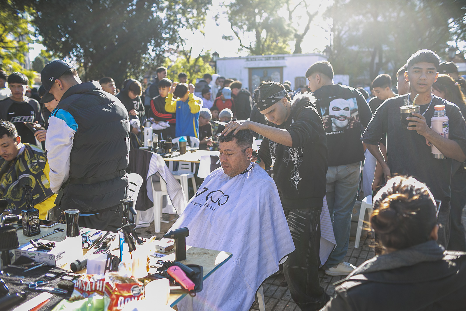 En este momento estás viendo Multitudinaria Jornada Solidaria de Barberos en Adrogué