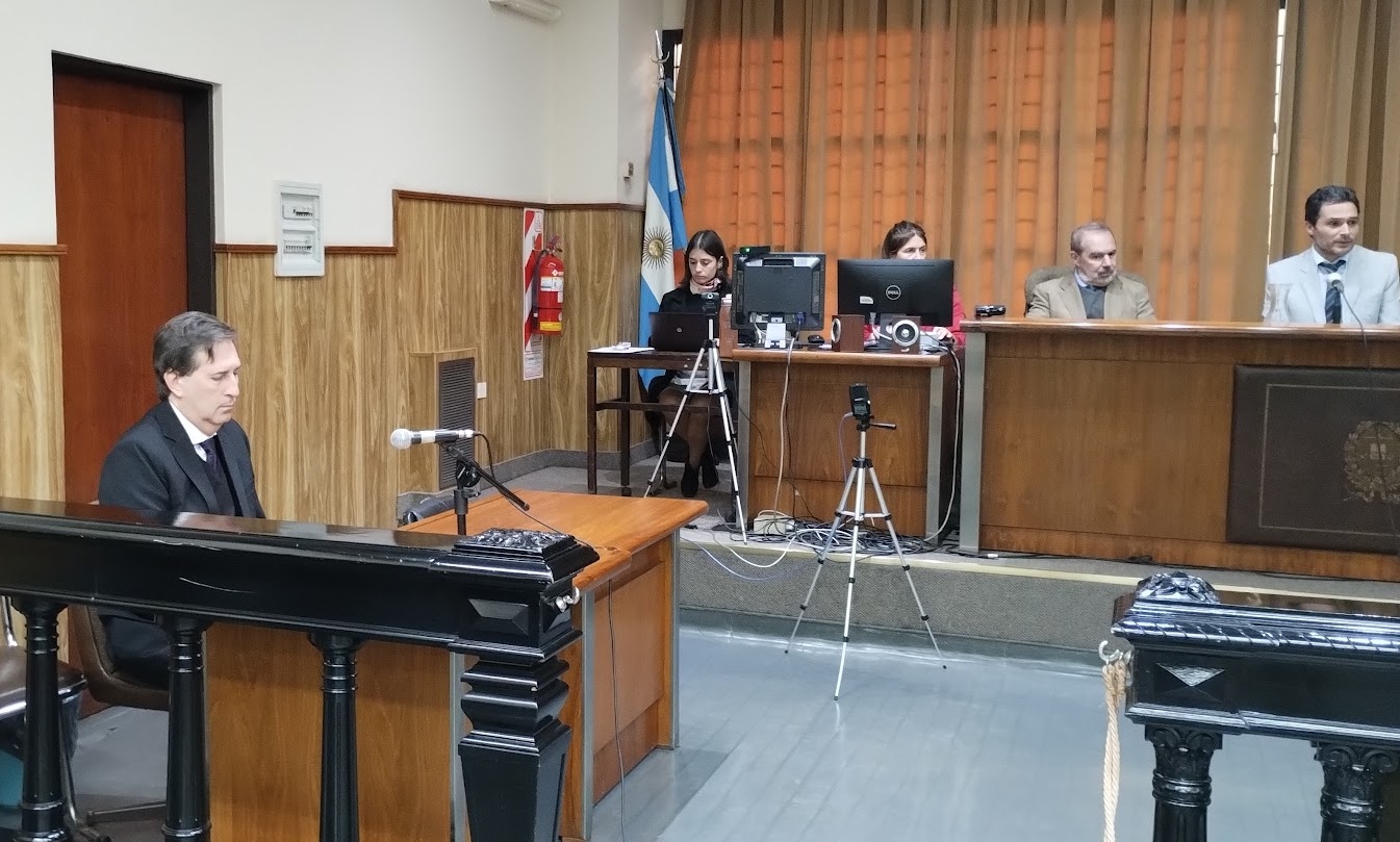 En este momento estás viendo Abusó de su hijastra cuando la llevaba a la escuela: la fiscalía pidió 13 años de cárcel