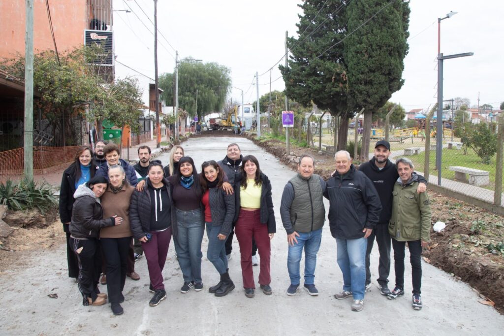 Avanzan los trabajos de repavimentación en Bernal