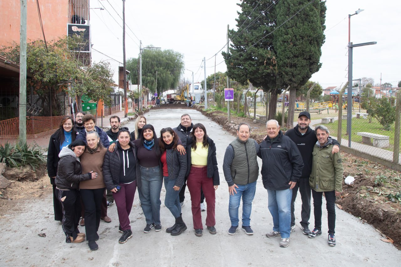 En este momento estás viendo Avanzan los trabajos de repavimentación en Bernal
