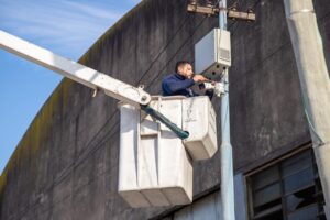 Lee más sobre el artículo Avanza la colocación de cámaras de videovigilancia en Lanús Este