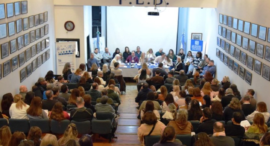 Estatales y maestros aceptaron el 7% de aumento escalonado ofrecido por Kicillof