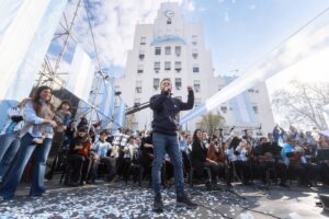 Lee más sobre el artículo Banderazo y festejo en la Plaza Grigera por el 9 de Julio