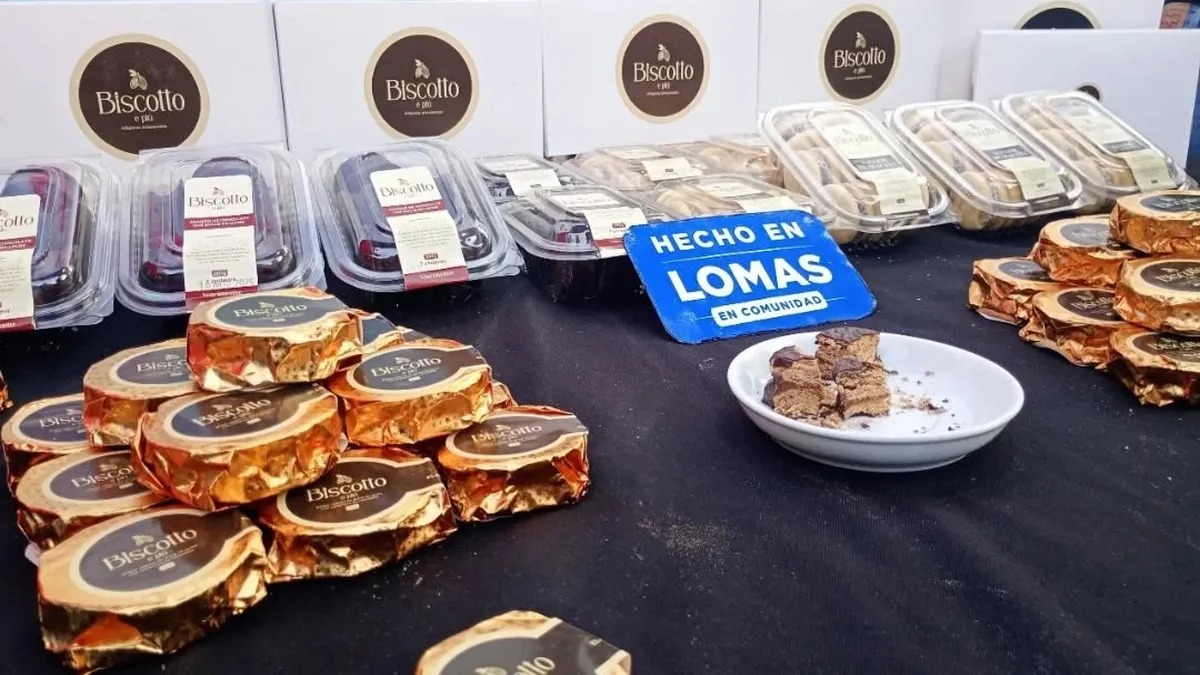 En este momento estás viendo Impulsado por el Municipio, llega el primer “Paseo del Alfajor” a la Plaza Grigera de Lomas