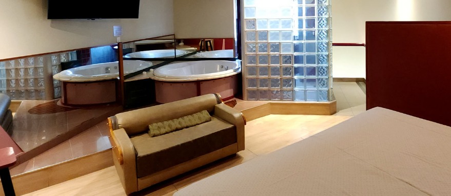 En este momento estás viendo Se cayó en el jacuzzi de un hotel alojamiento y la indemnizaron con 17 millones de pesos