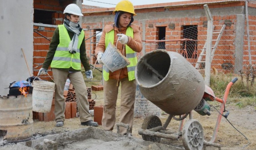 Provincia: impulsan una ley de cupo femenino para la industria de la construcción