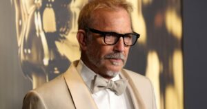 Lee más sobre el artículo Creyó que estaba de novia con Kevin Costner, transfirió $3 millones y era una estafa virtual