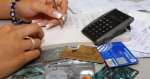 Lee más sobre el artículo Preocupante: crece el endeudamiento de las familias argentinas para vivir