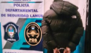 Lee más sobre el artículo Lanús Oeste: un joven y un menor detenidos tras robar un auto e intentar huir