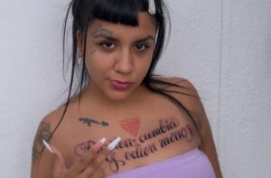 Lee más sobre el artículo Quién es la Negra Azul, la joven lomense que actuará en «En el barro 3»