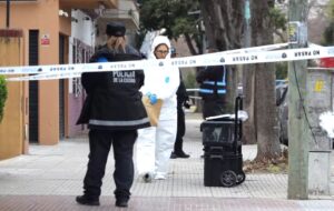 Lee más sobre el artículo Femicidio en Devoto: mató a su esposa delante de sus hijos
