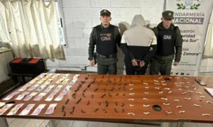 Lee más sobre el artículo Desarticulan un búnker en Lomas: dos detenidos y cocaína secuestrada