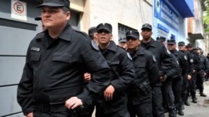 Lee más sobre el artículo Advierten que crece el número de policías que se quita la vida por deudas